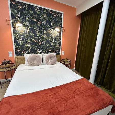 Stylish Modern Studio Apartment Париж Екстер'єр фото