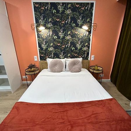 Stylish Modern Studio Apartment Париж Екстер'єр фото